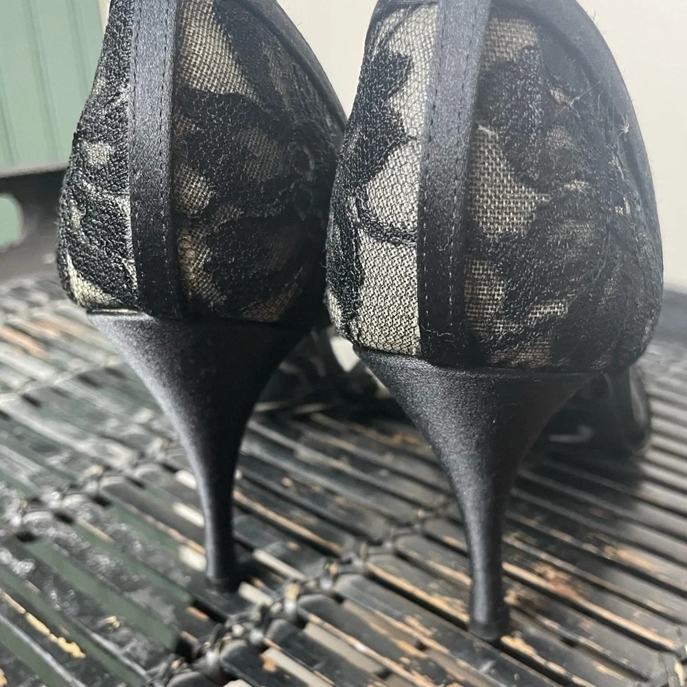 Stuart Weitzman, Black lace heel - Picture 9 of 9